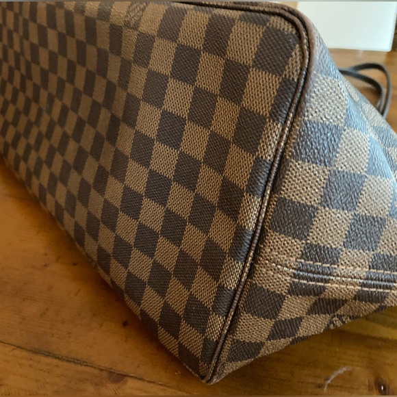 LOUIS VUITTON NEVERFULL GM
Damier Ebene - Picture 7 of 11